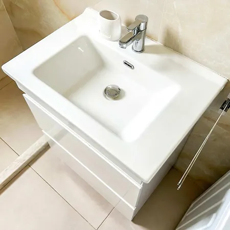 Korabi Luk 695 *