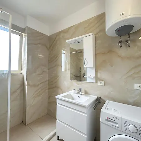 Korabi Luk 695 * Durrës