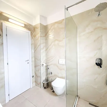 Apartment Korabi Luk 695 *