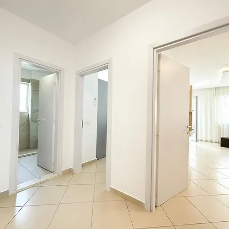 Korabi Luk 695 * Durrës