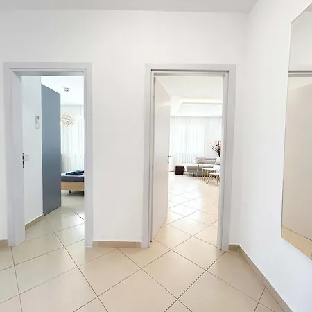 Apartment Korabi Luk 695 *