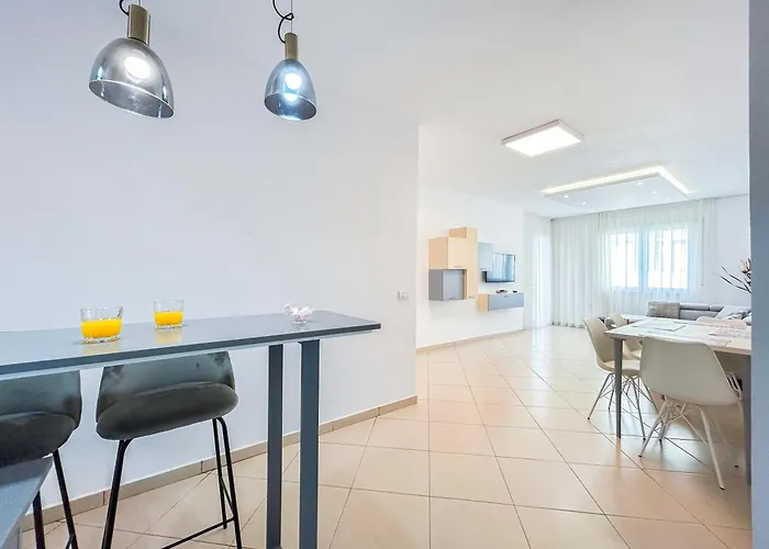 Korabi Luk 695 Apartment *