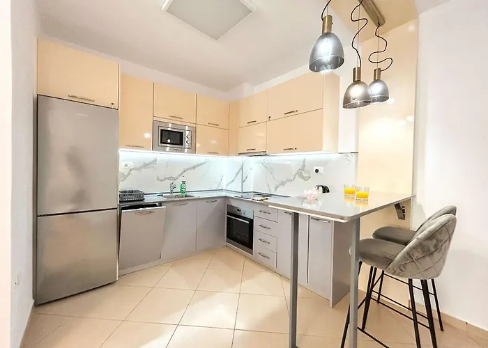 Korabi Luk 695 Apartment *