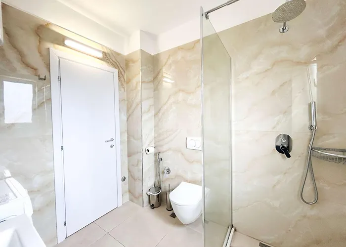 Apartment Korabi Luk 695 *