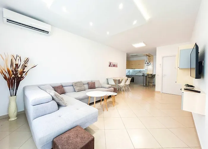 Korabi Luk 695 Apartment