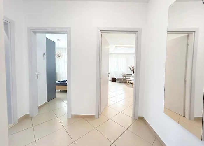 Apartment Korabi Luk 695 *