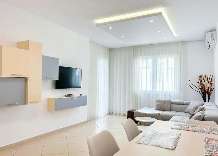 Korabi Luk 695 *