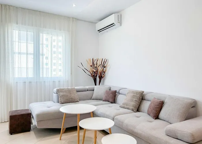Korabi Luk 695 Apartment