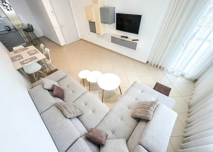 Korabi Luk 695 Apartment *