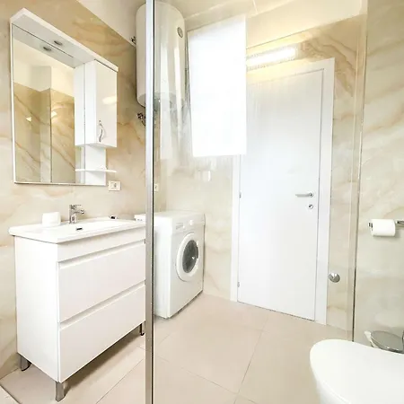 Korabi Luk 695