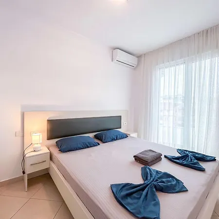 Korabi Luk 695 Appartamento