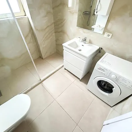 Korabi Luk 695 Apartment