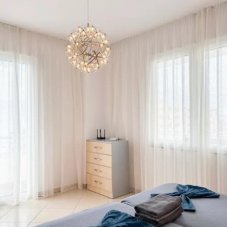 Korabi Luk 695 Apartment *