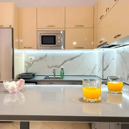 Apartament Korabi Luk 695 *