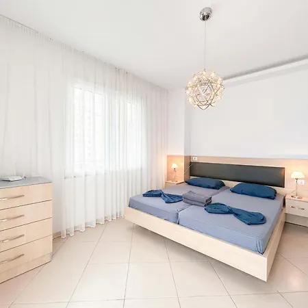 Korabi Luk 695 Appartamento