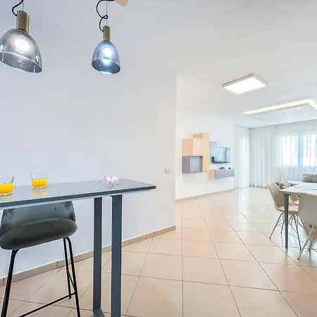 Korabi Luk 695 Apartament *