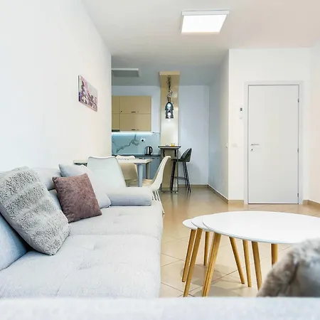 Apartament Korabi Luk 695