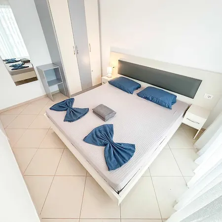 Korabi Luk 695