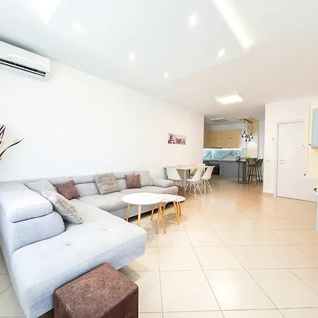 Korabi Luk 695 Appartamento