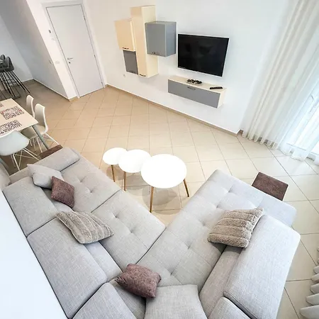 Korabi Luk 695 Appartamento *