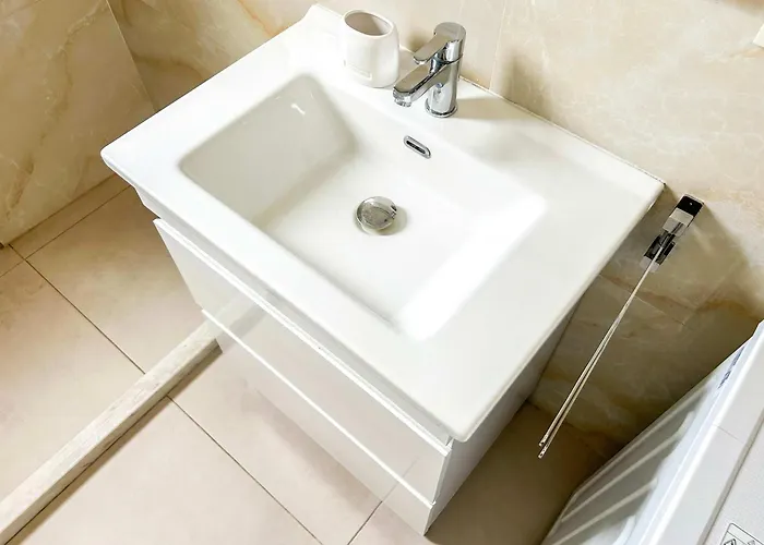 Korabi Luk 695 *