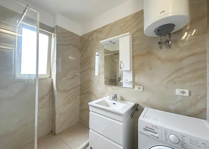 Korabi Luk 695 * Durrës