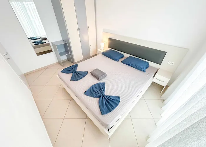 Korabi Luk 695